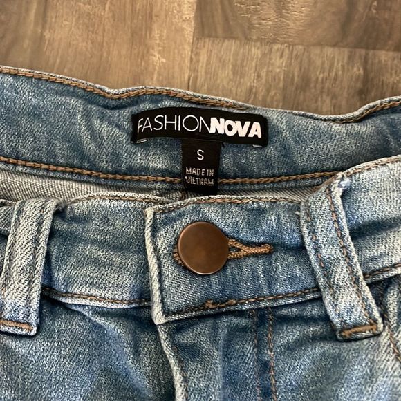 Fashion Nova shorts - Picture 2 of 5